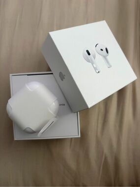 Apple AirPods 4th gen